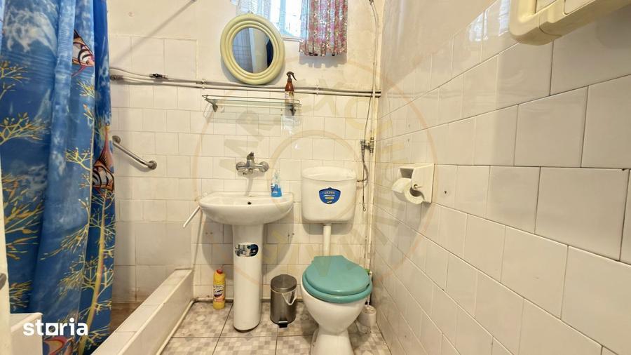 Casă cu 3 camere cu Canalizare în Central