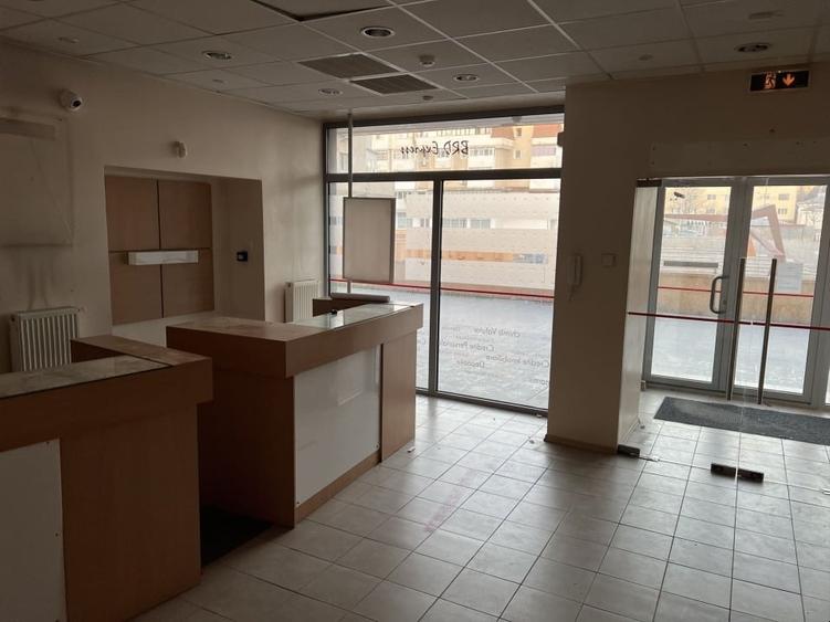 Inchiriez spatii comerciale intre 90 - 500 mp, Pietonal-fostul BRD - 6