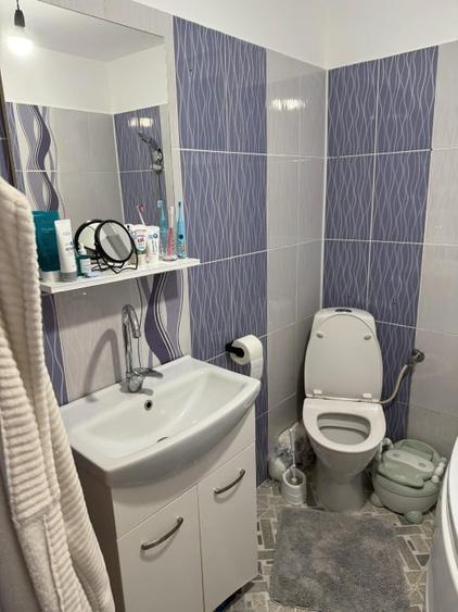 Casa de vanzare,Vand teren de 900m2 cu casa,din care160 m2 fundatie bază de beto - 6