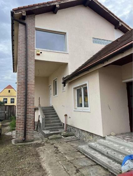 Casă cu 4 camere cu Teren 650 Mp în Cristian
