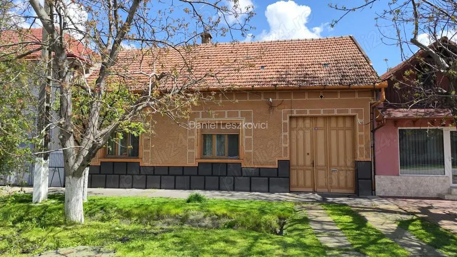 Vand casa Nadlac 4 camere suprafa?a totala 382 M2. Vand casa Nadlac 4 camere suprafa?a totala 382 M2.
