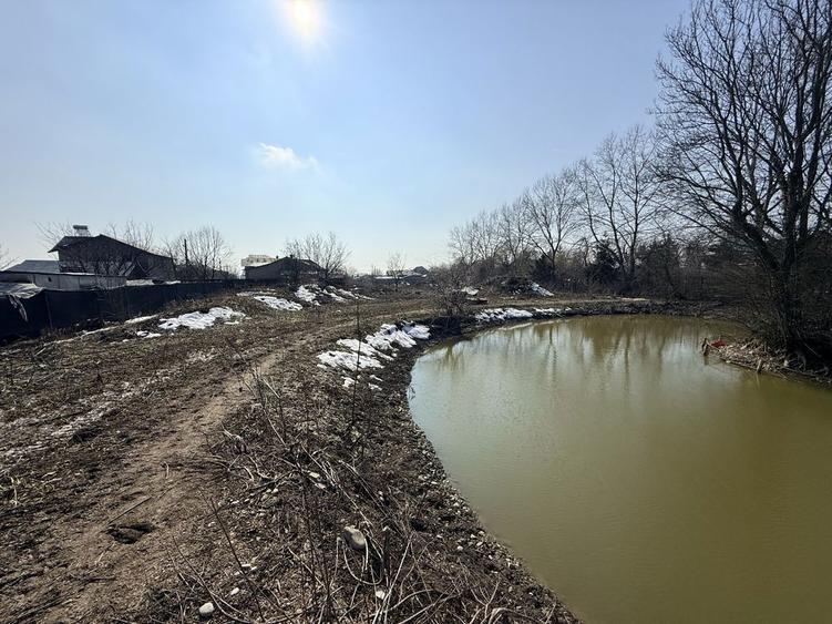 Teren intravilan cu lac 3900mp Cocorasti Colt Prahova - 1