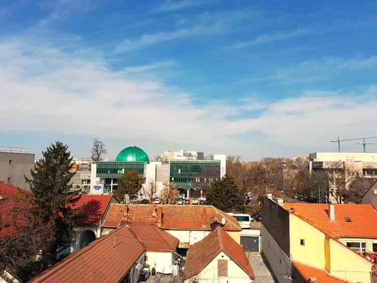 Vand apartament 2 camere, zona Podgoria – Piața  Mică – vedere la Parc Pădurice - 1