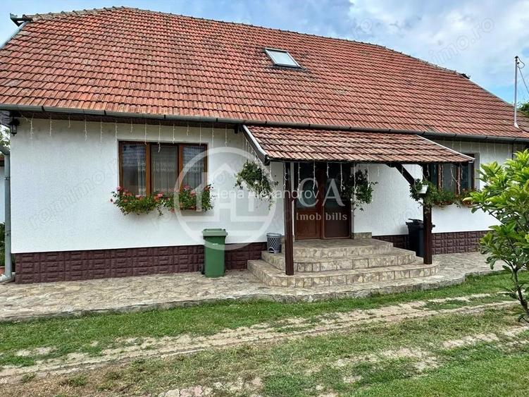 Casa de vanzare cu 4 camere si teren de 1000 mp in Salard, Bihor