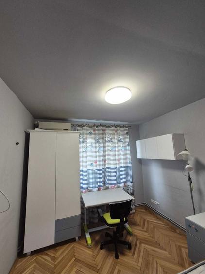 inchiriez apartament cu garaj - 4
