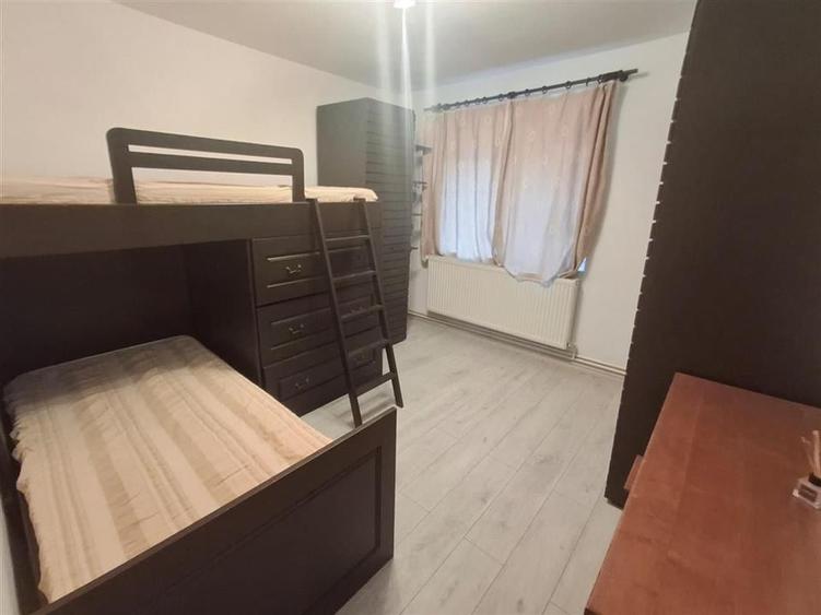 Apartament 3 camere decomandat pivnita zona Strand - 3