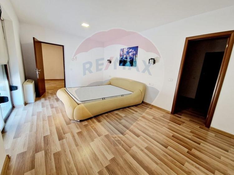 Casă / Vilă cu 4 camere de vânzare - 13