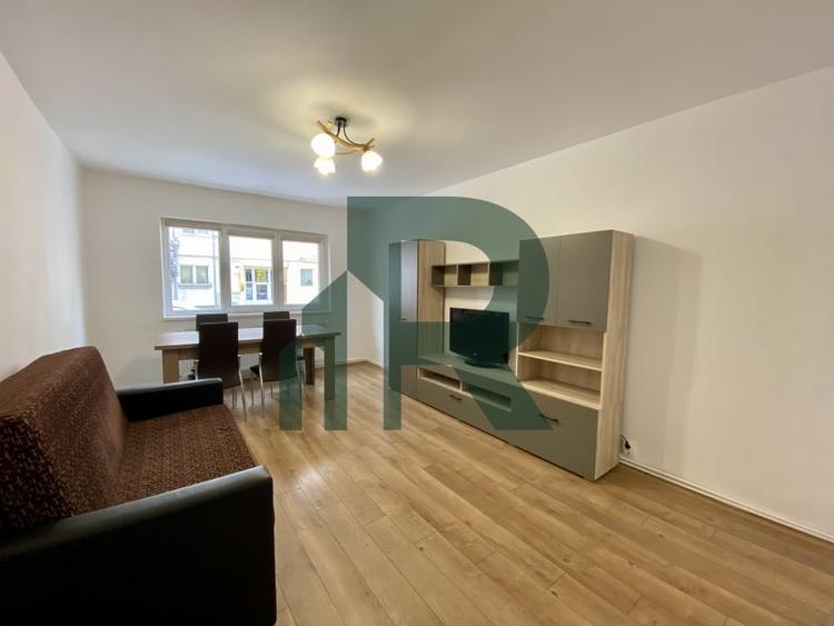 Apartament renovat cu 3 camere si 2 bai in Cartierul Strand - 1