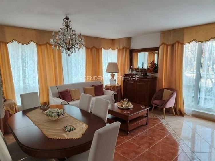 Apartament cu 4 camere decomandat în Bartolomeu