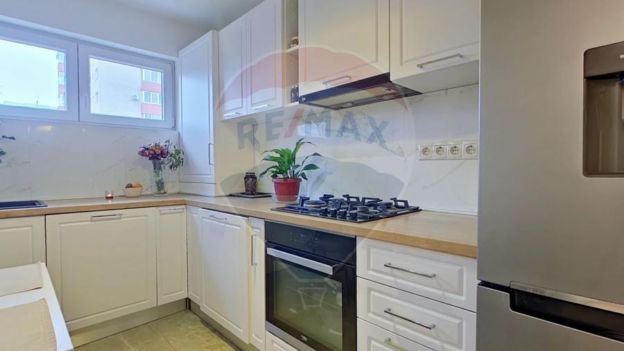 Apartament modern si luminos de închiriat - 10