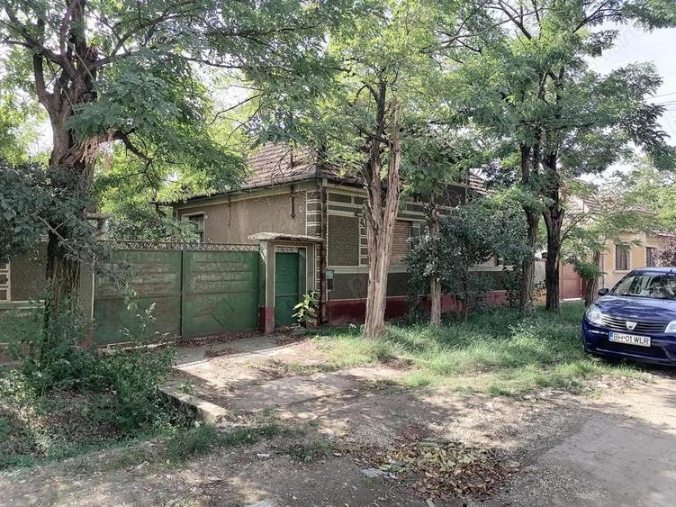 Vand casa cu gradina ?i teren 28 arii in Ciumeghiu langa biserica - 1