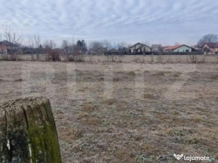 Teren intravilan de vanzare, 867 mp, 30 ml deschidere, regim - 8