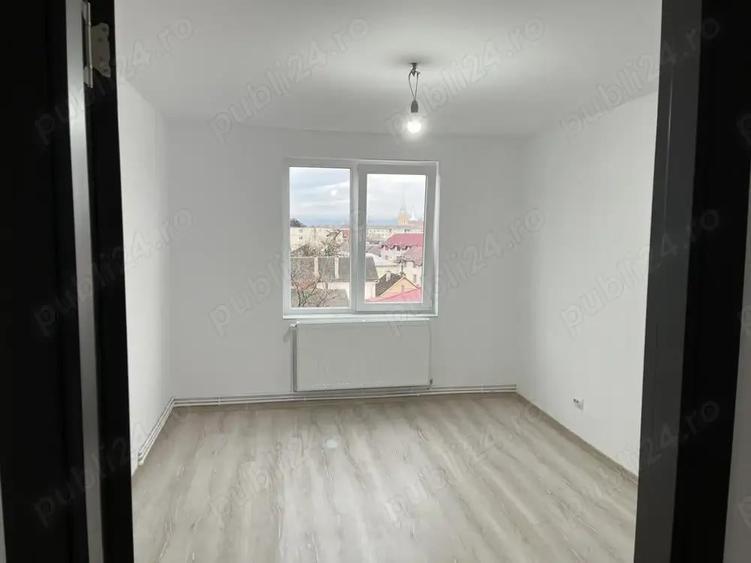Proprietar, Vand Apartament cu 4 camere, Bulevardul Independen?ei - 8