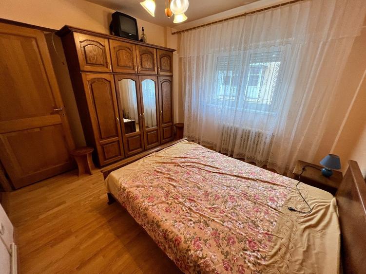 INCHIRIEZ apartament 4 camere decomandat, zona Vasile Aaron - 13