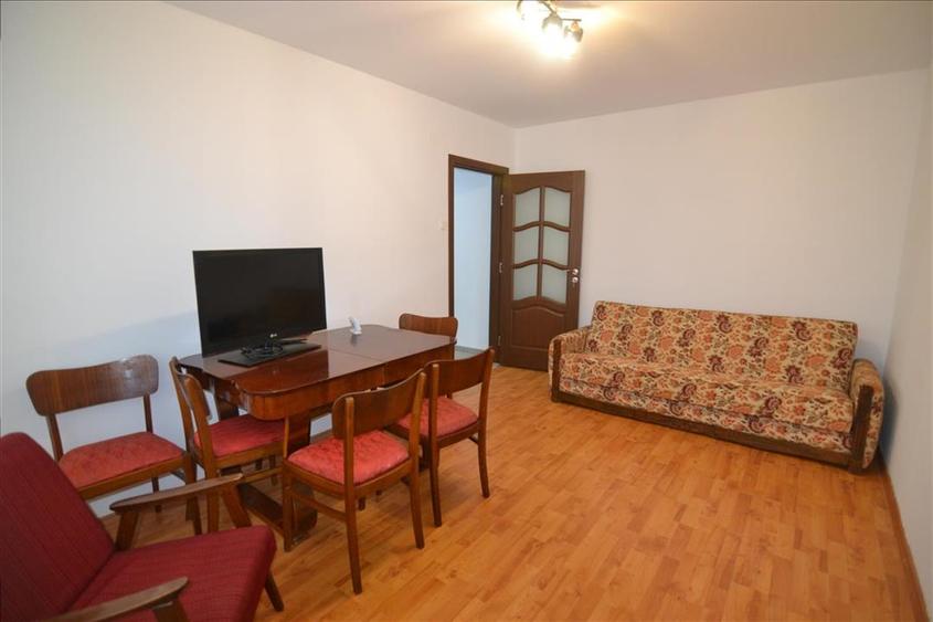 Inchiriere apartament 3 camere decomandat etajul 1 ,Florilor - 5