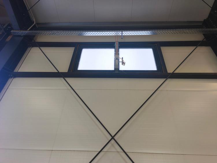 Hala Mosnita Noua 300 mp/5 euro+ TVA - 3