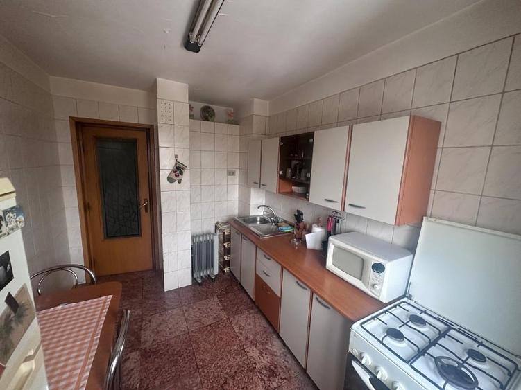 Apartament 3 camere, confort 1 locație ideală, decomandat,doua grupuri sanitare - 11