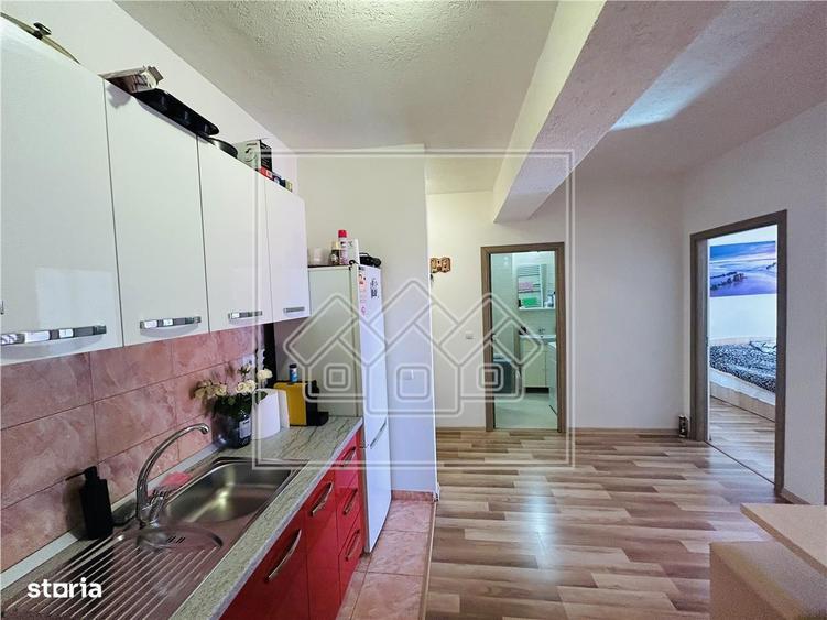 Ap cu 2 camere, la cheie, balcon - etaj intermediar - 10