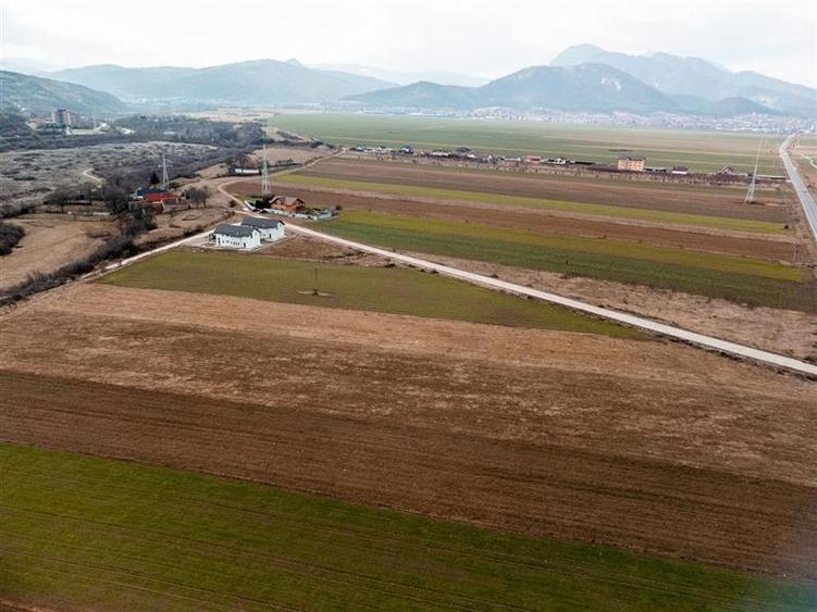 Film! Potrivit pentru edificarea caselor/ plasament, 5.500 mp, Tarlungeni,Brasov - 5