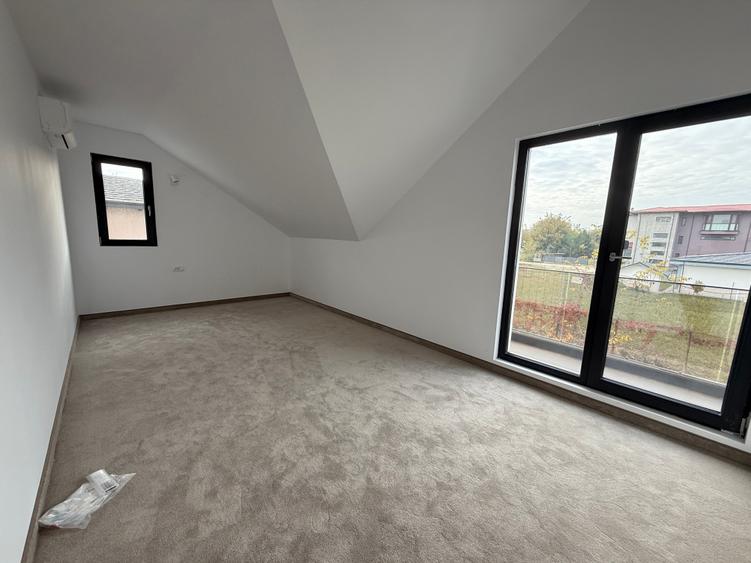 Vilă contemporană , finalizată în 2024, situată pe o stradă privată. - 8