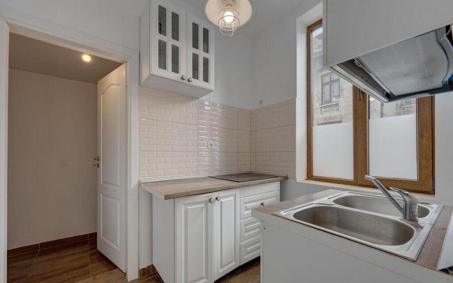 In Cartierul Evreiesc, casa 3 camere pivnita si mansarda - 17