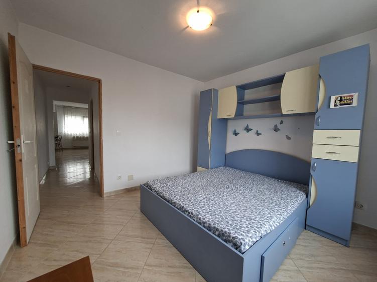 Mioritei (Carrefour)-3 cam decomandat/ 2 bai /centrala /renovat/et.4 cu sarpanta - 6