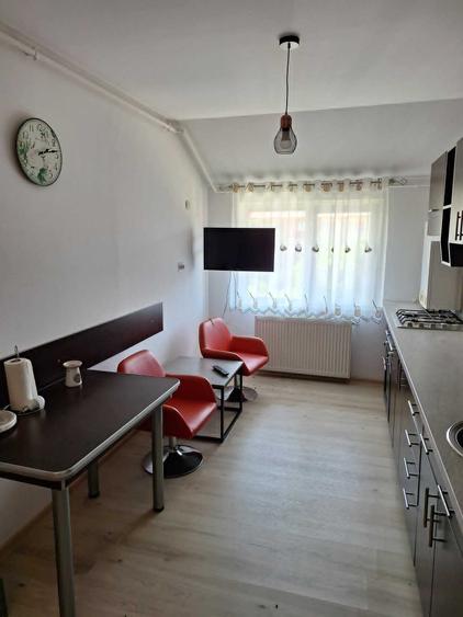 DE INCHIRIAT Apartament 3 camere, 80 mp, garaj inclus - 1