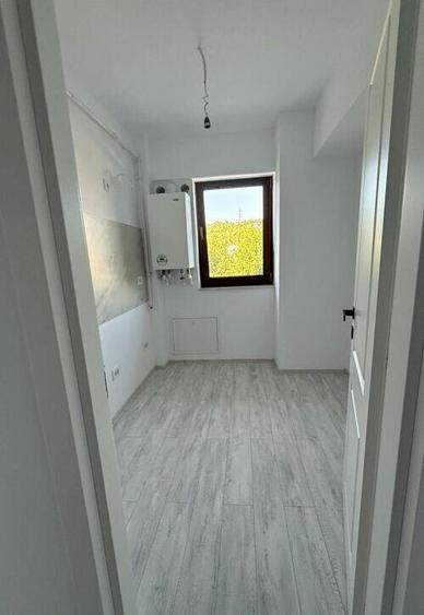 APARTAMENT DE 44 MP, LA 2 STATII DE PODU ROS - 5