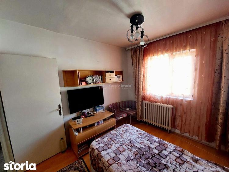3 camere,decomandat, CENTRU - Str. Victoriei, etaj 3 - 23