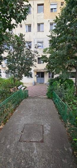 Vânzare apartament 2 camere et2 semidecomandat vis a vis de Carrefour - 1