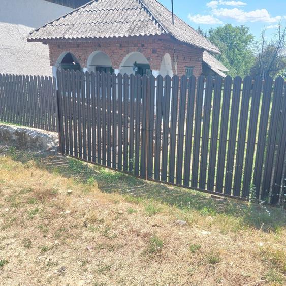 Vand casa cu terenul aferent 1200 - 1