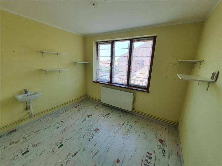 Vilă Spațioasă cu Potențial Multiplu ?n Zona Terezian Sibiu - 28