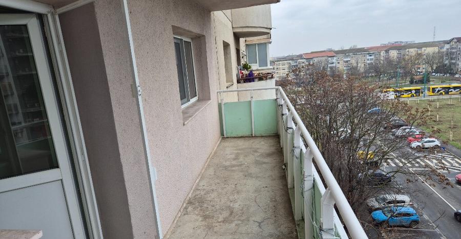 Proprietar , inchiriez apartament , renovat , 4 camere ,zona buna. - 5