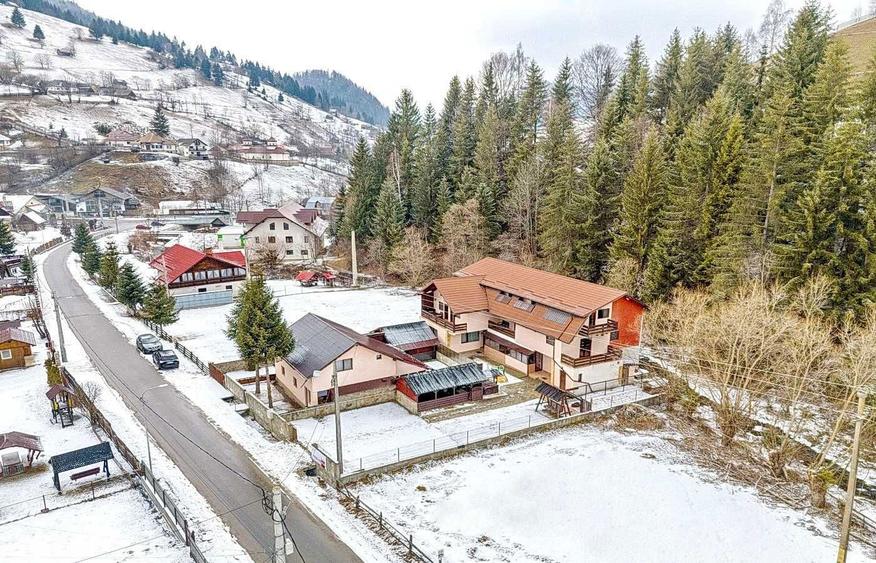 Pensiune + Casa de vacanta Moieciu de Sus langa padure & rau - 1