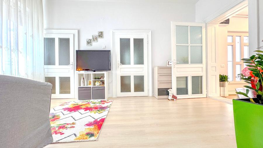 Casa renovata, semineu si terasa privata, Str.Nicopole - 1