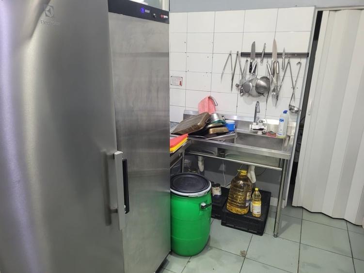 Spatiu comercial de inchiriat 18,7mp in Complexul Drumetului sector 6 - 10