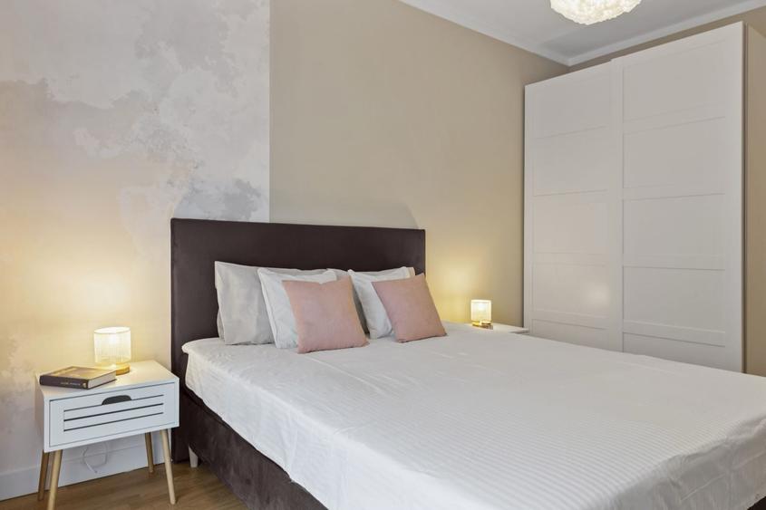 Apartament cu 2 camere decomandat în Jiului