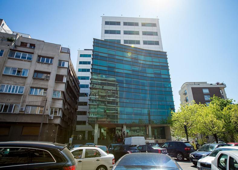 Birou, de 7,000 mp, în Universitate