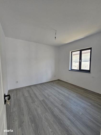 Casă cu 3 camere în Ișalnița