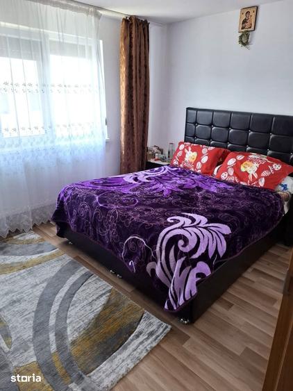Apartament cu 3 camere semidecomandat în Berca