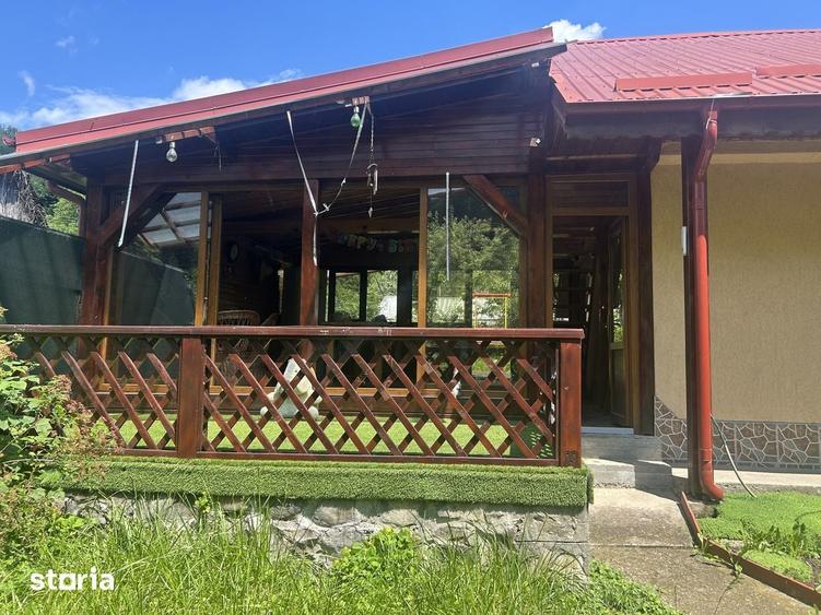 Casă cu 2 camere cu Teren 620 Mp în Piatra Șoimului
