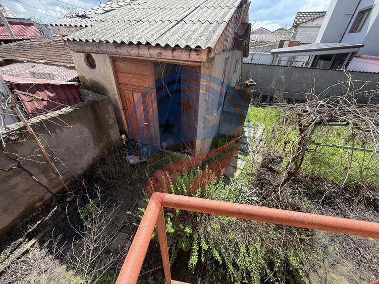Casă individuală cu 8 camere cu Canalizare în 1 Mai