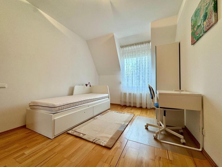 Duplex cu 6 camere cu Piscina în Iancu Nicolae