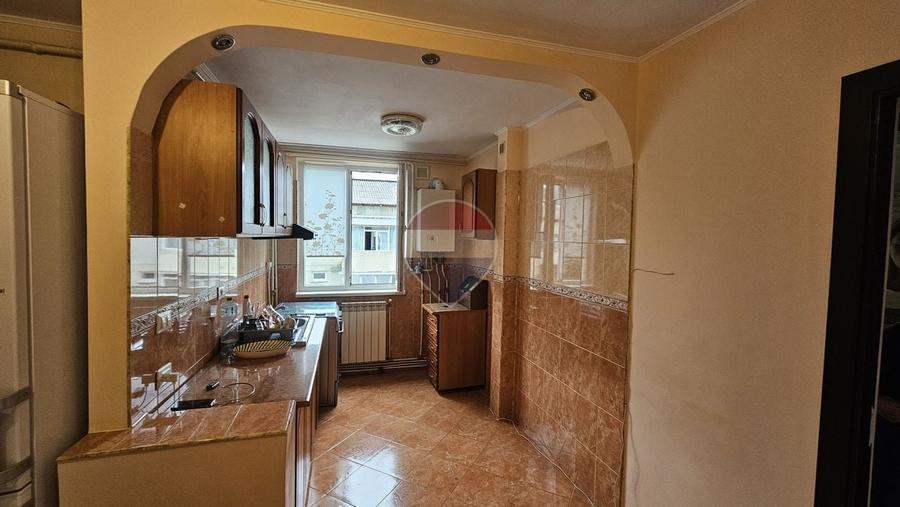 Apartament cu 2 camere decomandat, mobilat în Central