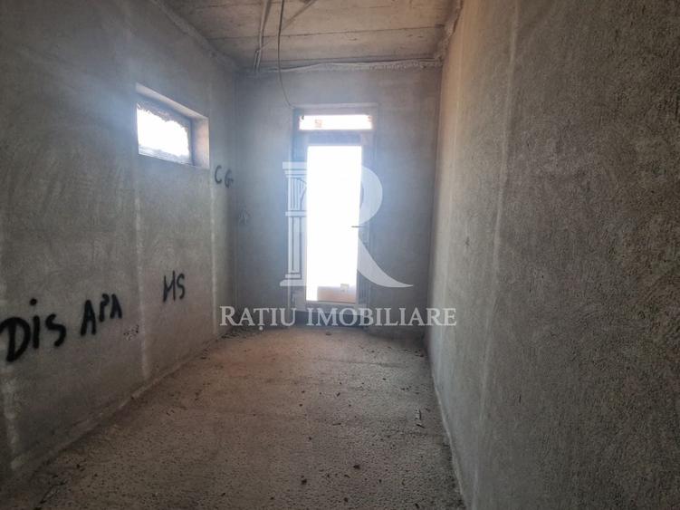 Casă individuală cu 5 camere cu Canalizare în Paleu