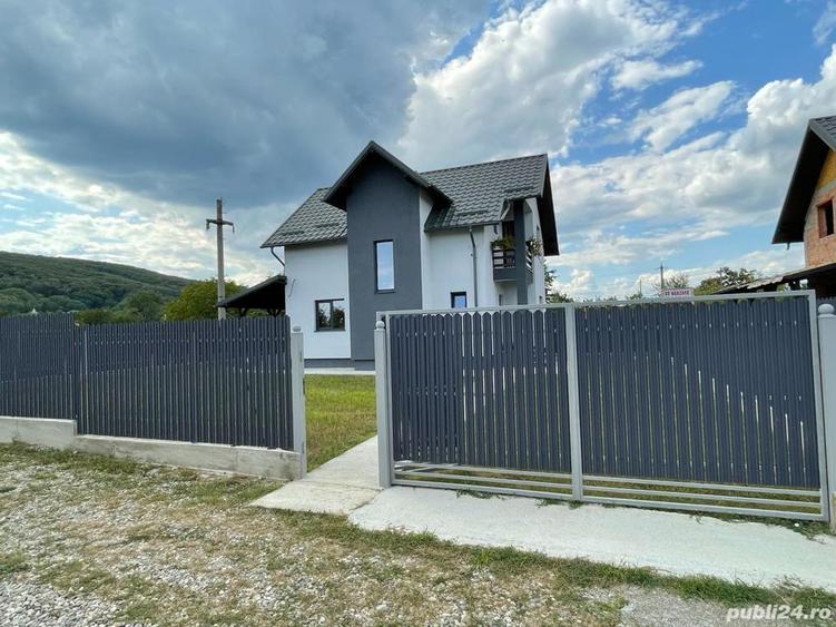 Casă cu 4 camere în Gherăiești