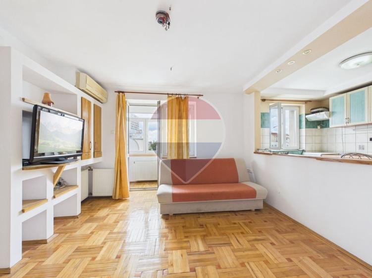 Apartament cu 2 camere semidecomandat, mobilat în P-ța Romană