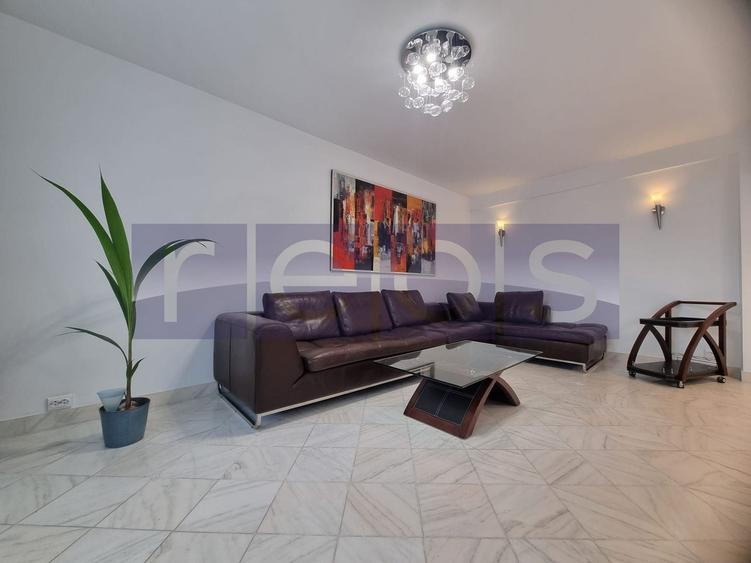 Penthouse cu 3 camere decomandat, mobilat în Unirii