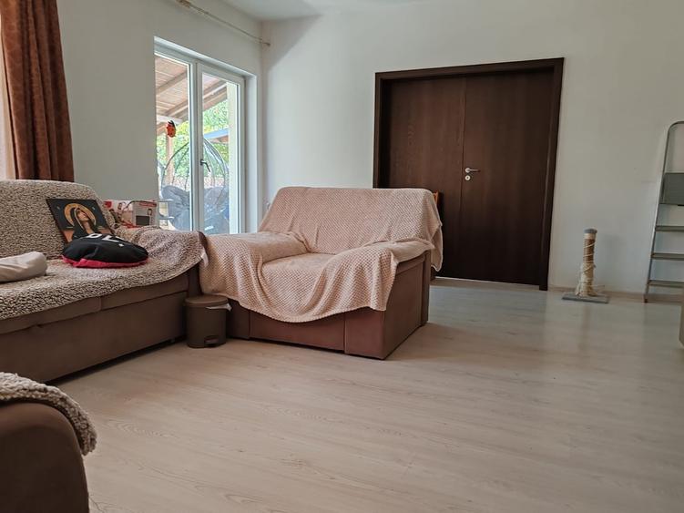 Casă cu 5 camere cu Teren 250 Mp în Cernica