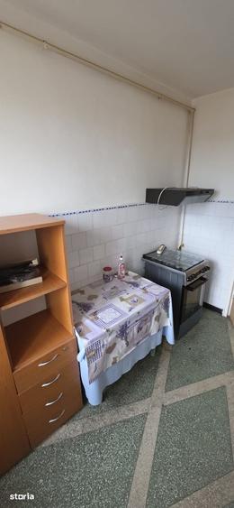 Apartament cu 3 camere semidecomandat în Șerbănești